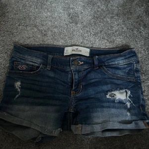 Lågmidjade jeansshorts - Vintage holister jeansshorts med låg midja 