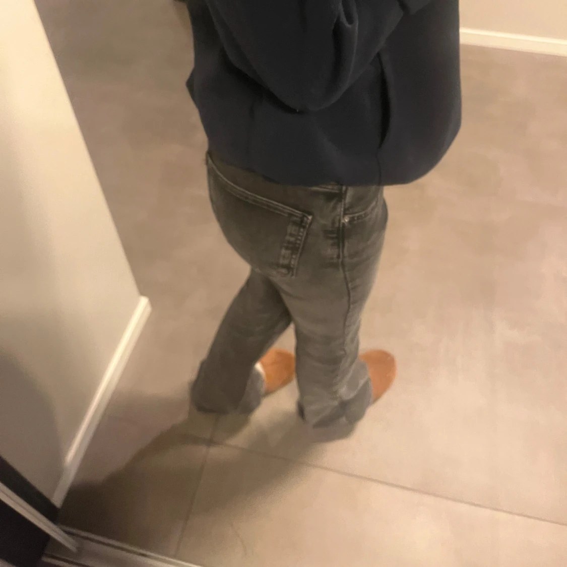 Grå jeans med bootcut - 2