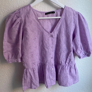 Topp - Jättesöt spets topp💜