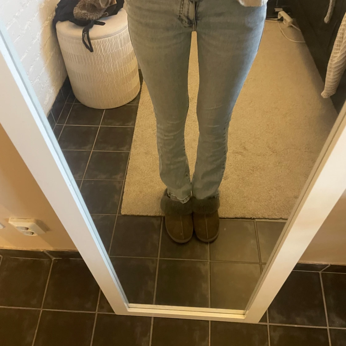 Ljusblå jeans med låg midja