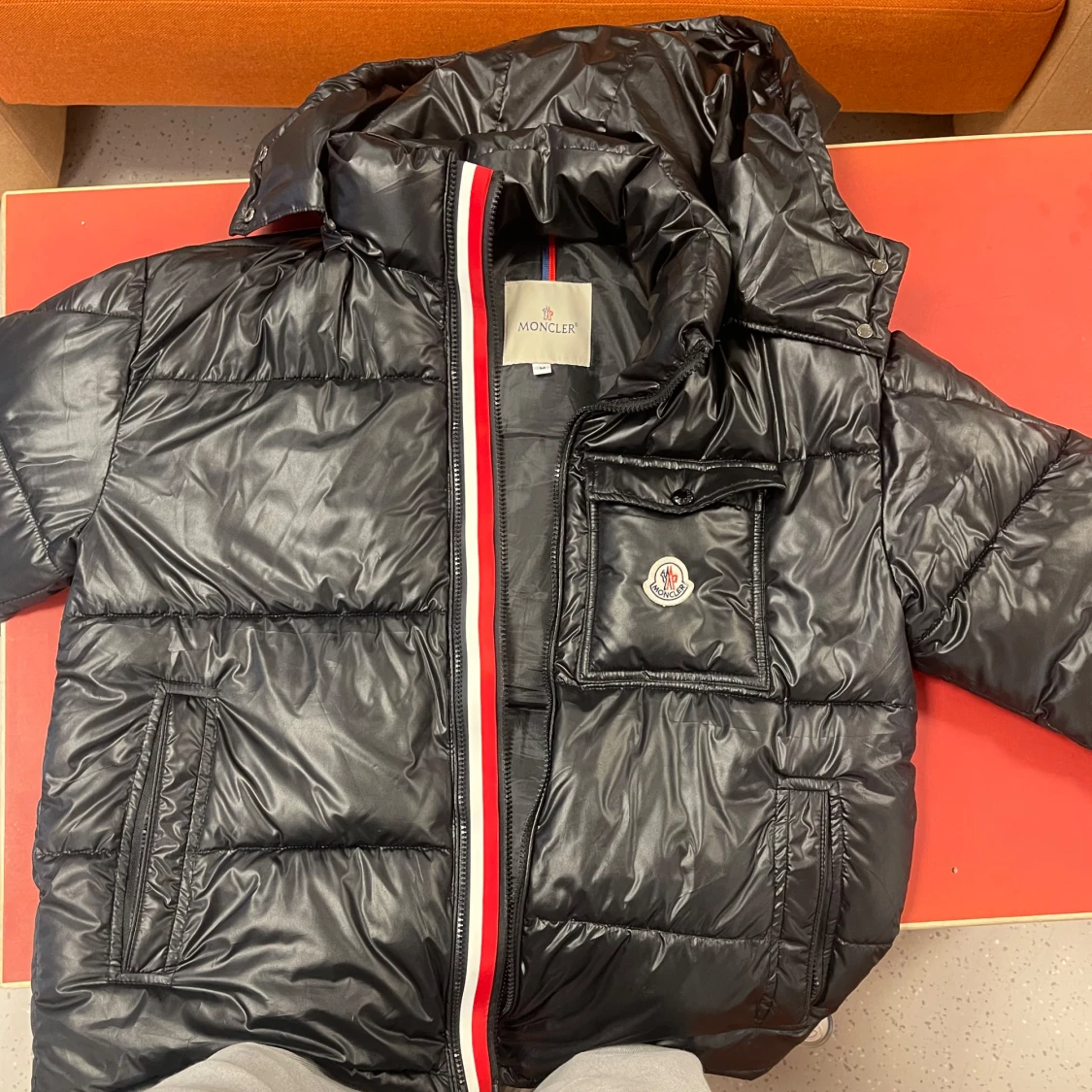 Svart pufferjacka från Moncler - 4