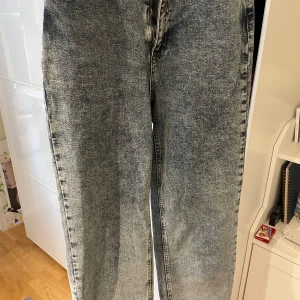 Jeans - Jeans från NAKD i Str 36. 