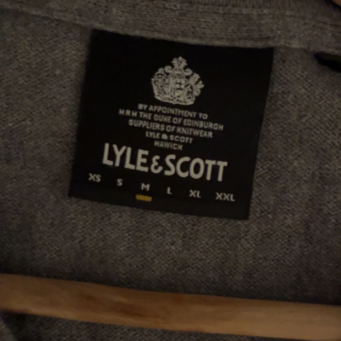Grå tröja från Lyle & Scott - 1