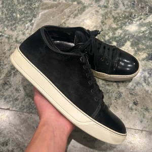 Lanvin cap toe  - Ett par lanvins i befintligt skick! Storlek uk7 vilket motsvarar 42! Inget og ingår!