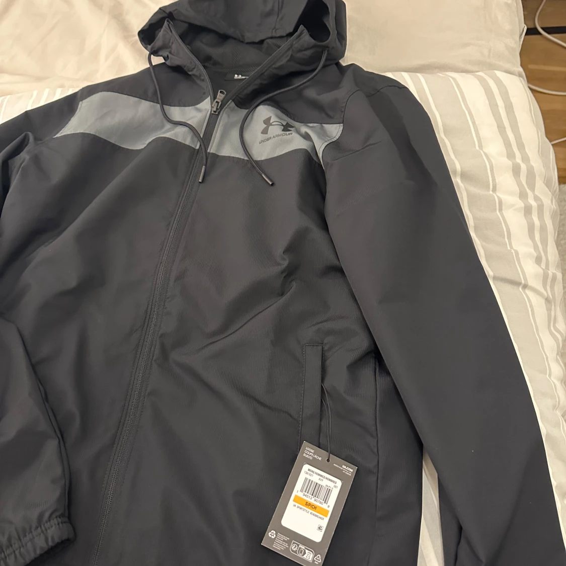 Svart vindjacka från Under Armour - 1