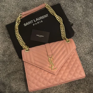 Saint Laurent väska - Fin oanvänd Ysl väska k0pia. Säljer då jag inte fått användning av den :)