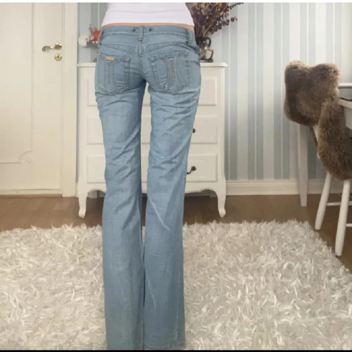 Ljusblå utsvängda jeans - 1