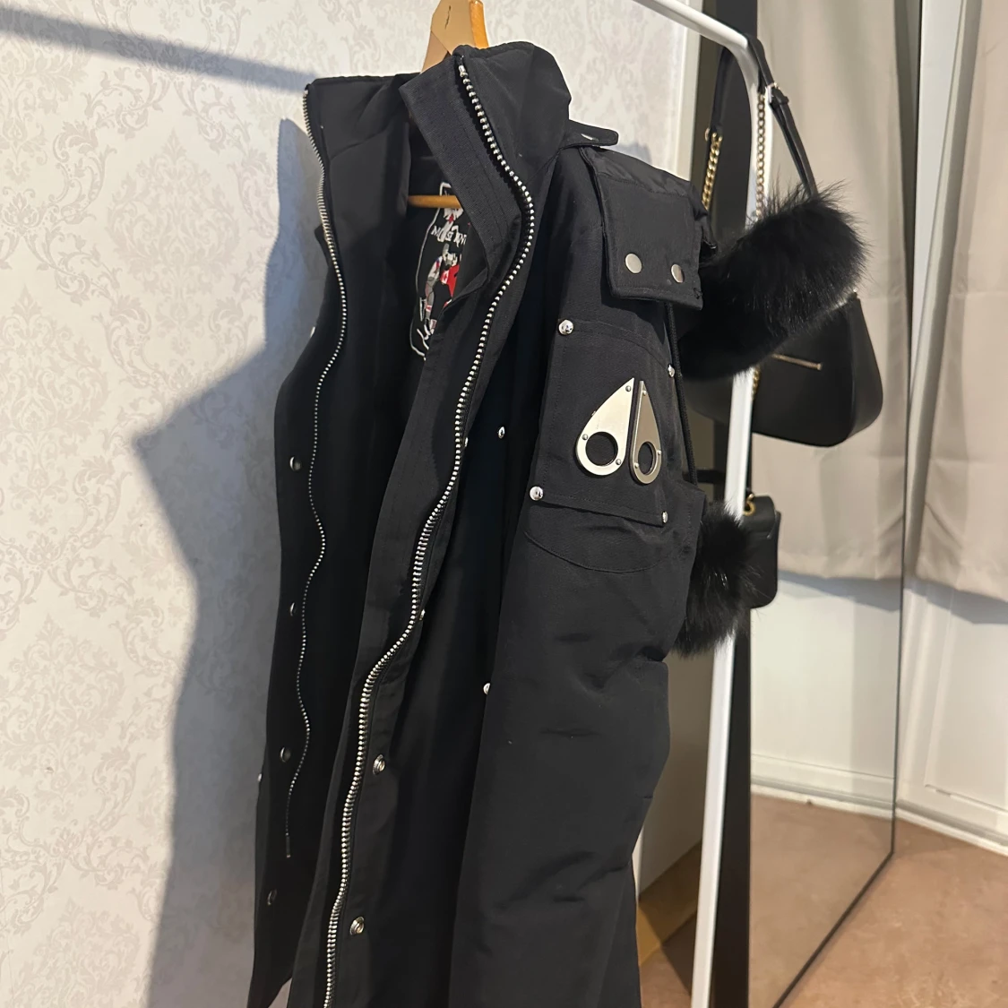 Svart dunjacka från Moose Knuckles