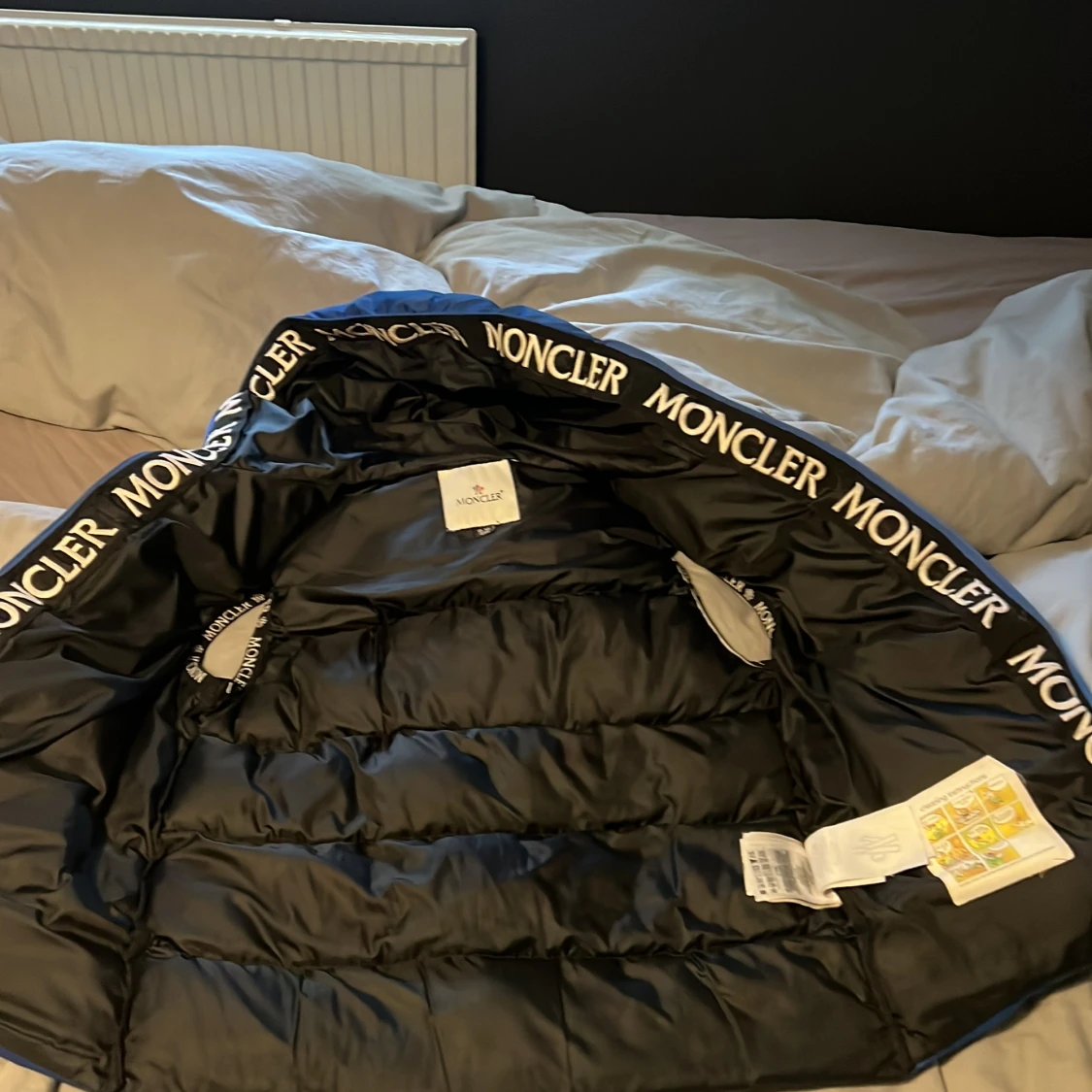 Blå pufferjacka från Moncler - 3