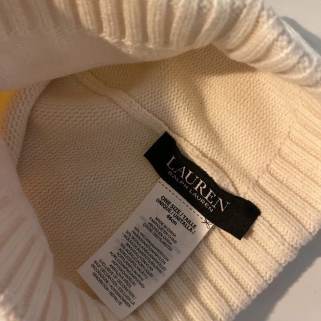 Vit stickad mössa från Lauren Ralph Lauren - 1