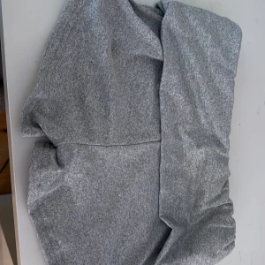 Grå yoga shorts - Säljer dem här aldrig använda gråa yoga shortsen!
