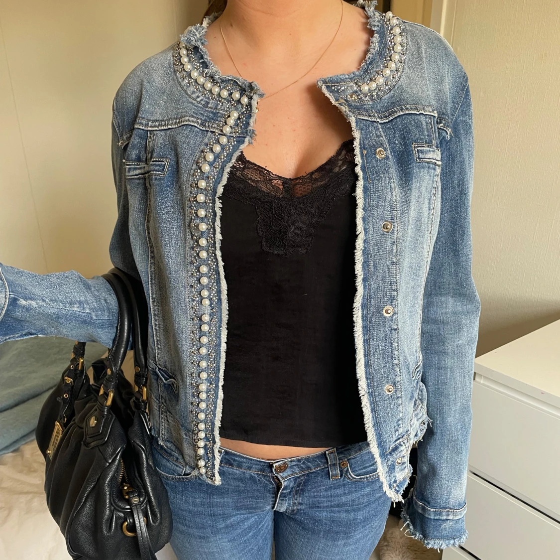 Jeansjacka med pärldetaljer - 2