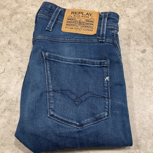 Replay Anbass Jeans - Replay Anbass | Skick: 9/10 | Storlek: 28/30 | Nypris: Ca 1600kr | Pris: 499kr | Pris kan diskuteras | Hör av er vid mer frågor | Mvh Leon
