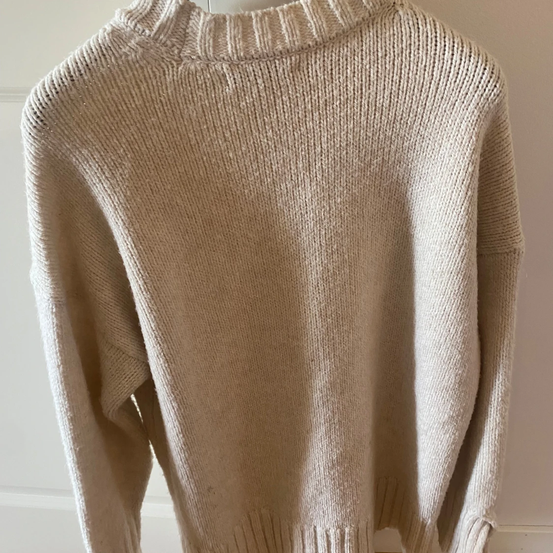 Beige stickad tröja - 1