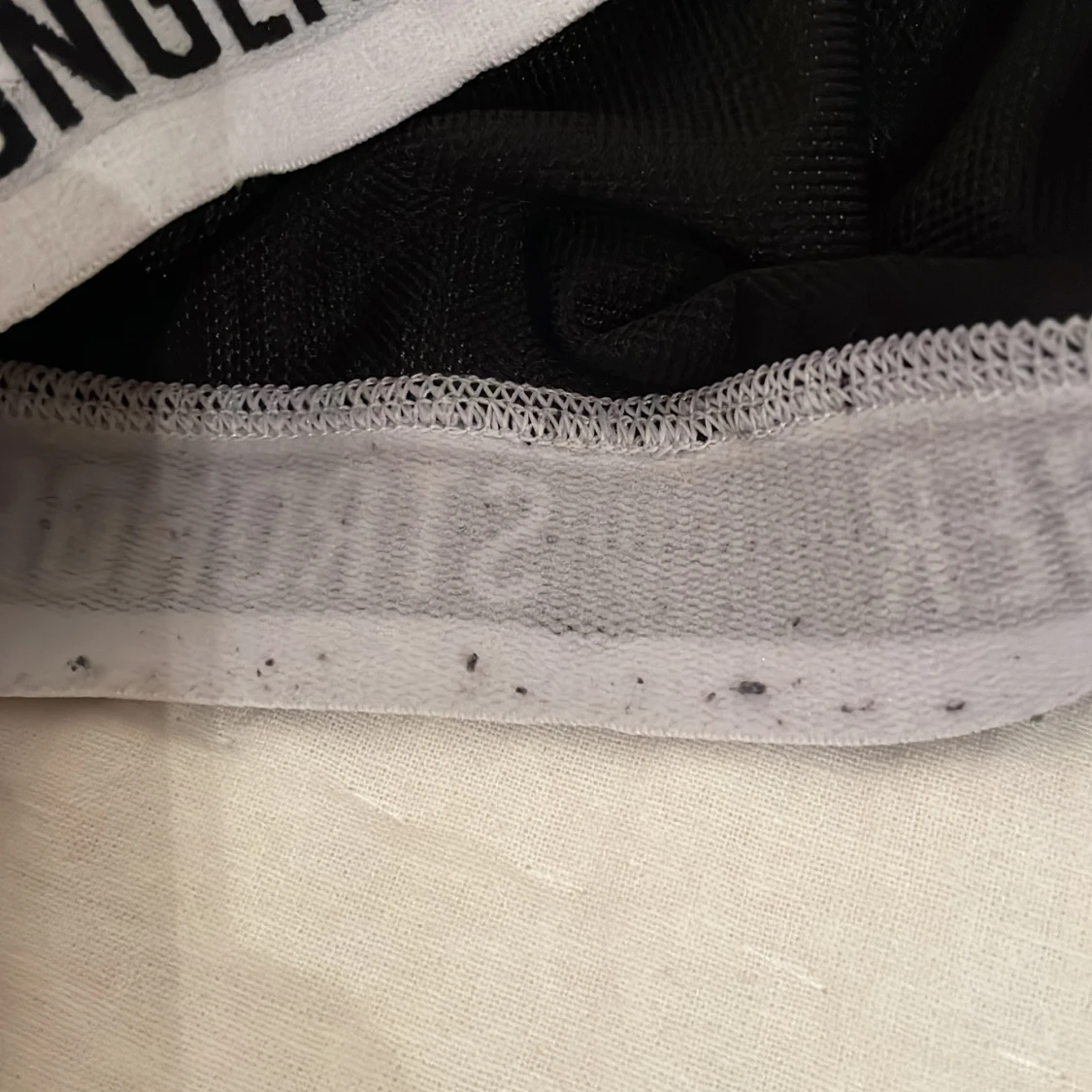 Blommig sporttopp från Stronger - 3