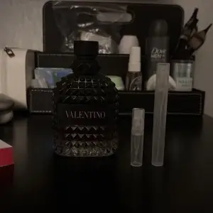 Splittar nu denna fina doft från valentino ! Kommer i 2/5ml format och priser är: 30kr/2ml och 70kr/5ml, hör av er vid frågor ! 🤠