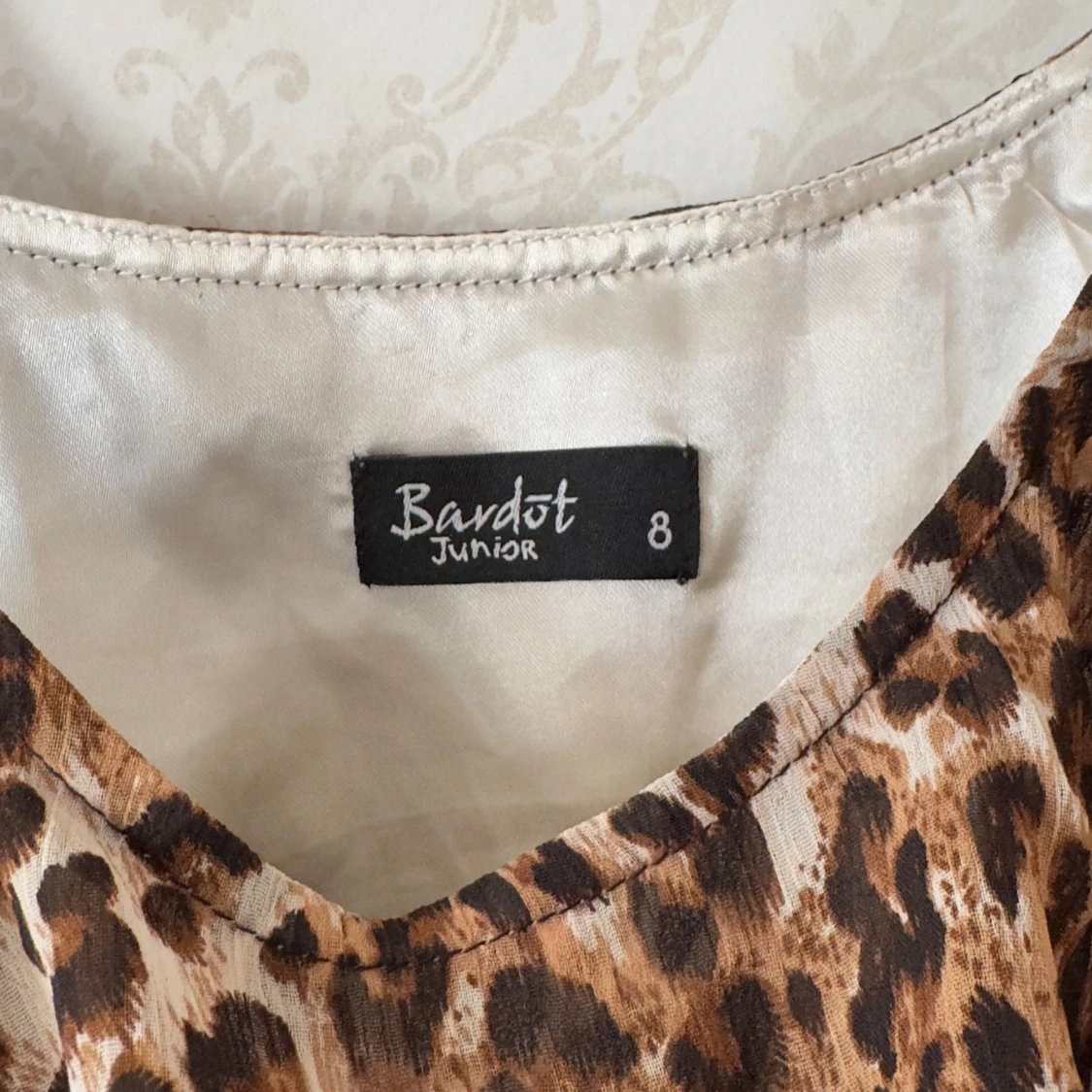 Leopardmönstrad klänning från Bardot Junior (8) - 2