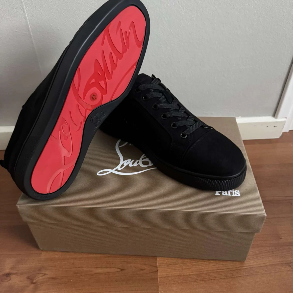 Gråa Christian Louboutin