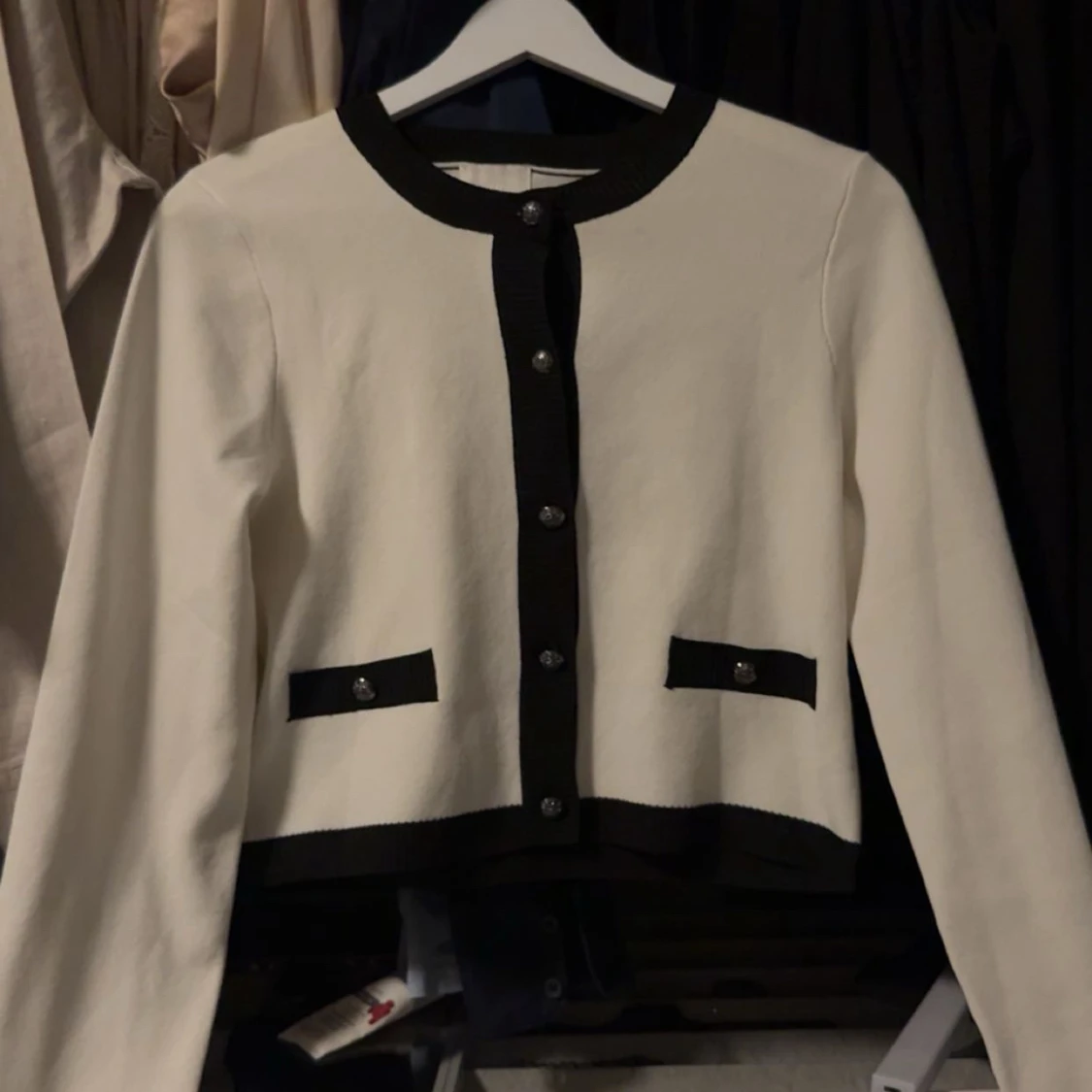 Vit och svart kofta från H&M - 1