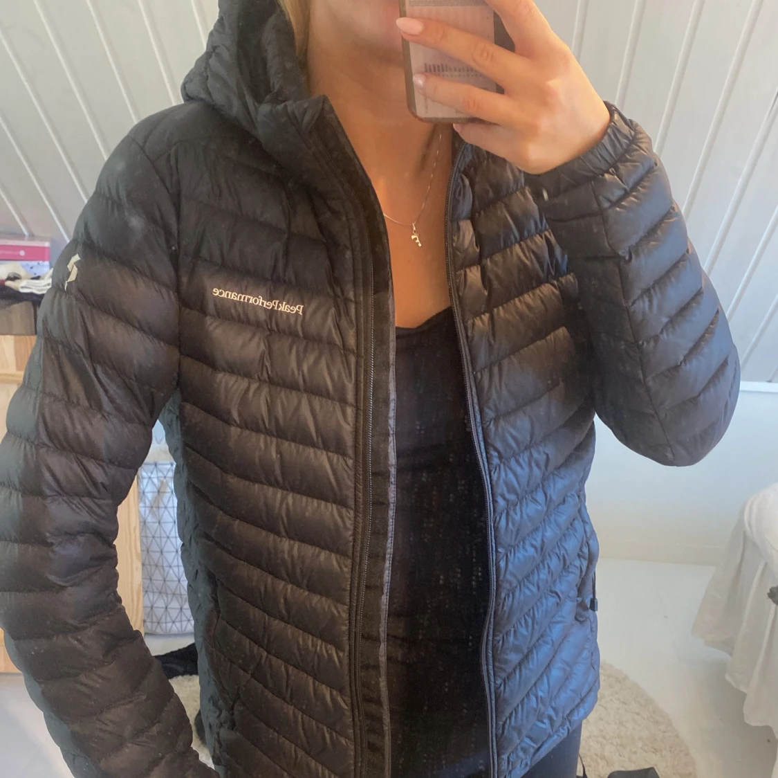 Svart dunjacka Peak Performance 170 - 1