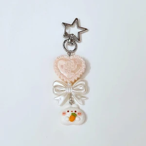 Väskhänge, nyckelring - Handgjord bag charm/ nyckelring. Ej äkta silver. 