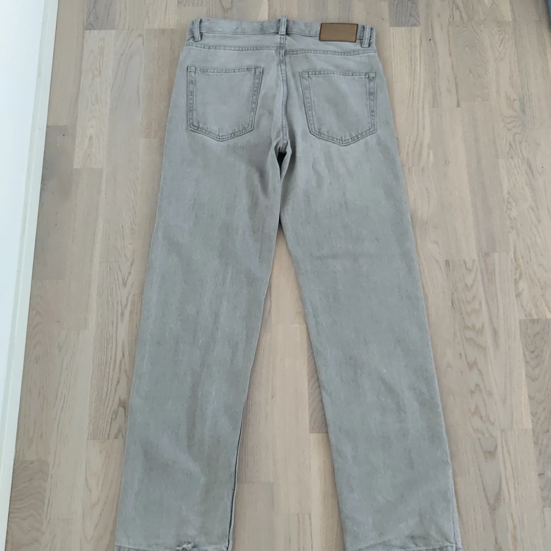 Grå zara jeans - 1