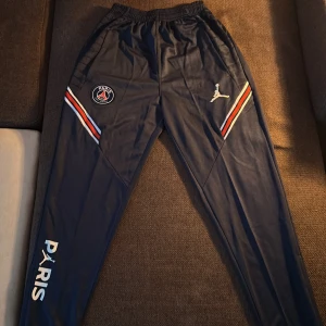 PSG x Jordan träningsbyxor marinblå S - Storlek S - Helt nya