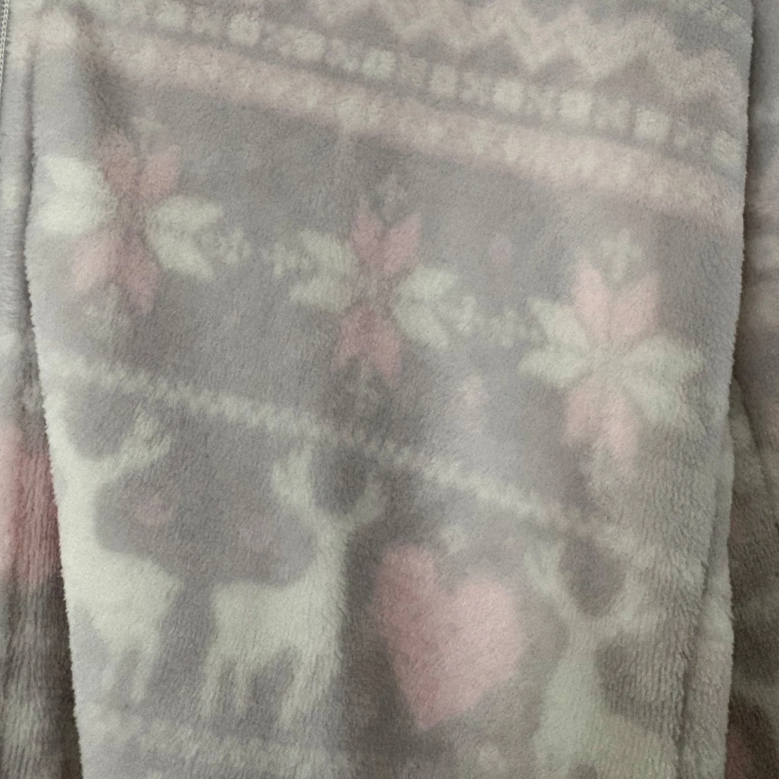 Mysig fleeceonesie med vintermönster - 1