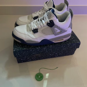Jordan 4  - Dom är använda kartong ingår, stock x verifiering ingår.