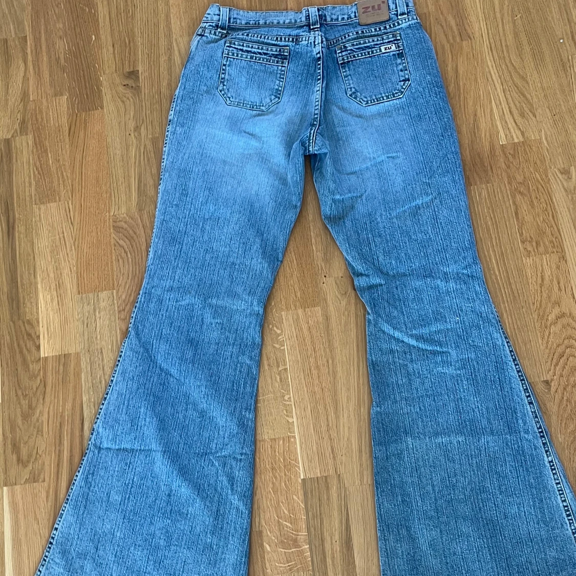 Blå bootcut jeans från Zu Elements - 2