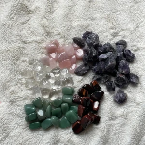 Äkta kristaller!  - Säljer mina äkta kristaller för 13kr styck! Passa på och skicka ett meddelande till mig om du är intresserad i någon utav kristallerna! 