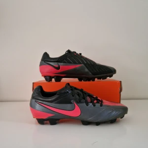 Fotbollsskor  - Nike t90 laser iv elite, mycket bra skick 