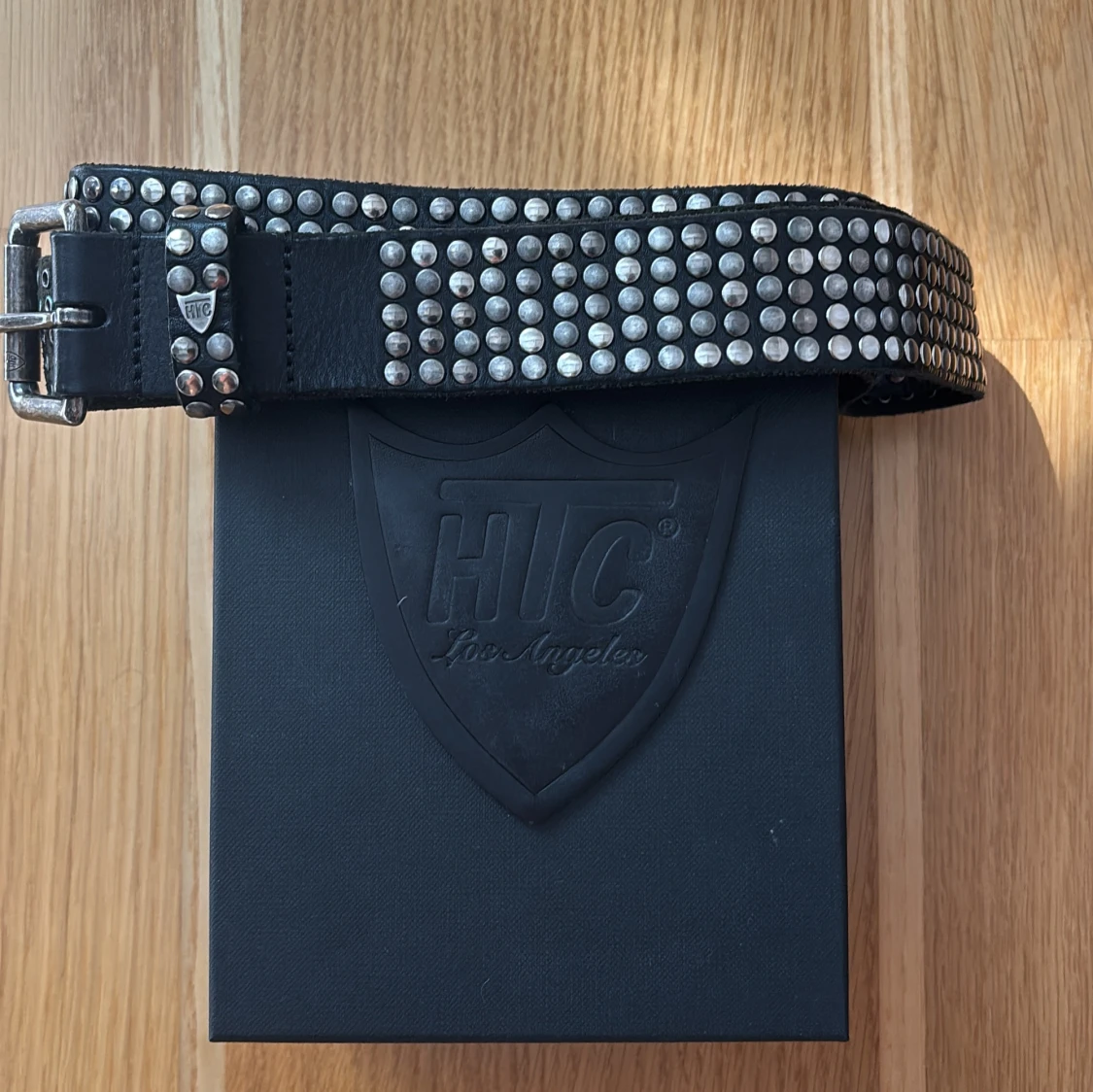 Svart HTC nitarbälte i skinn - 1