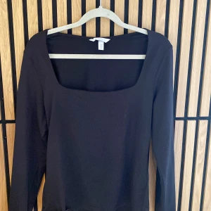 Svart långärmad topp från H&M - jätte fin topp från h&m