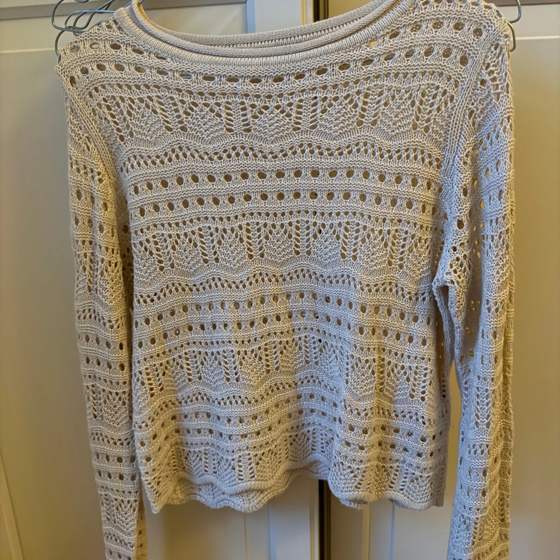 Beige stickad tröja JDY med hålmönster