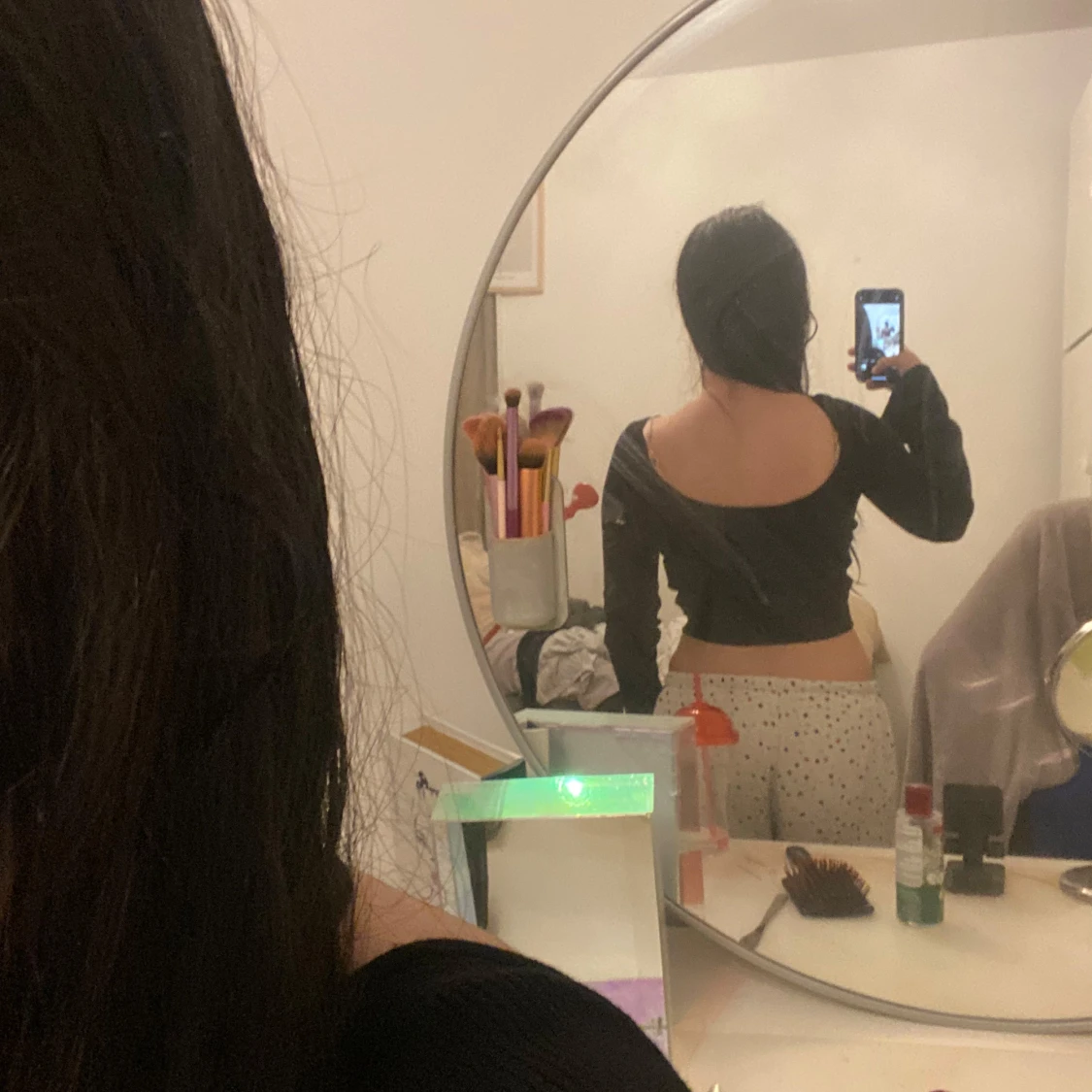 Svart offshoulder topp från Divided - 1