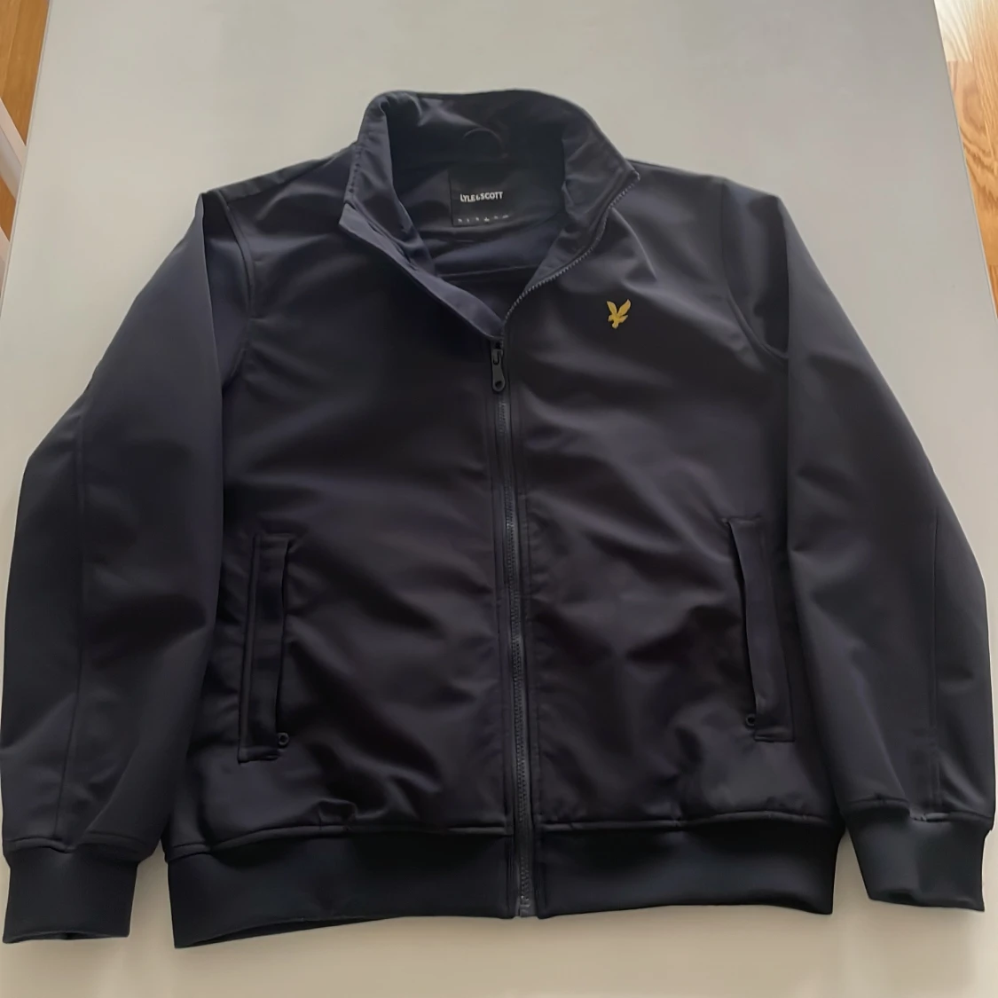 Mörkblå vindjacka från Lyle & Scott L
