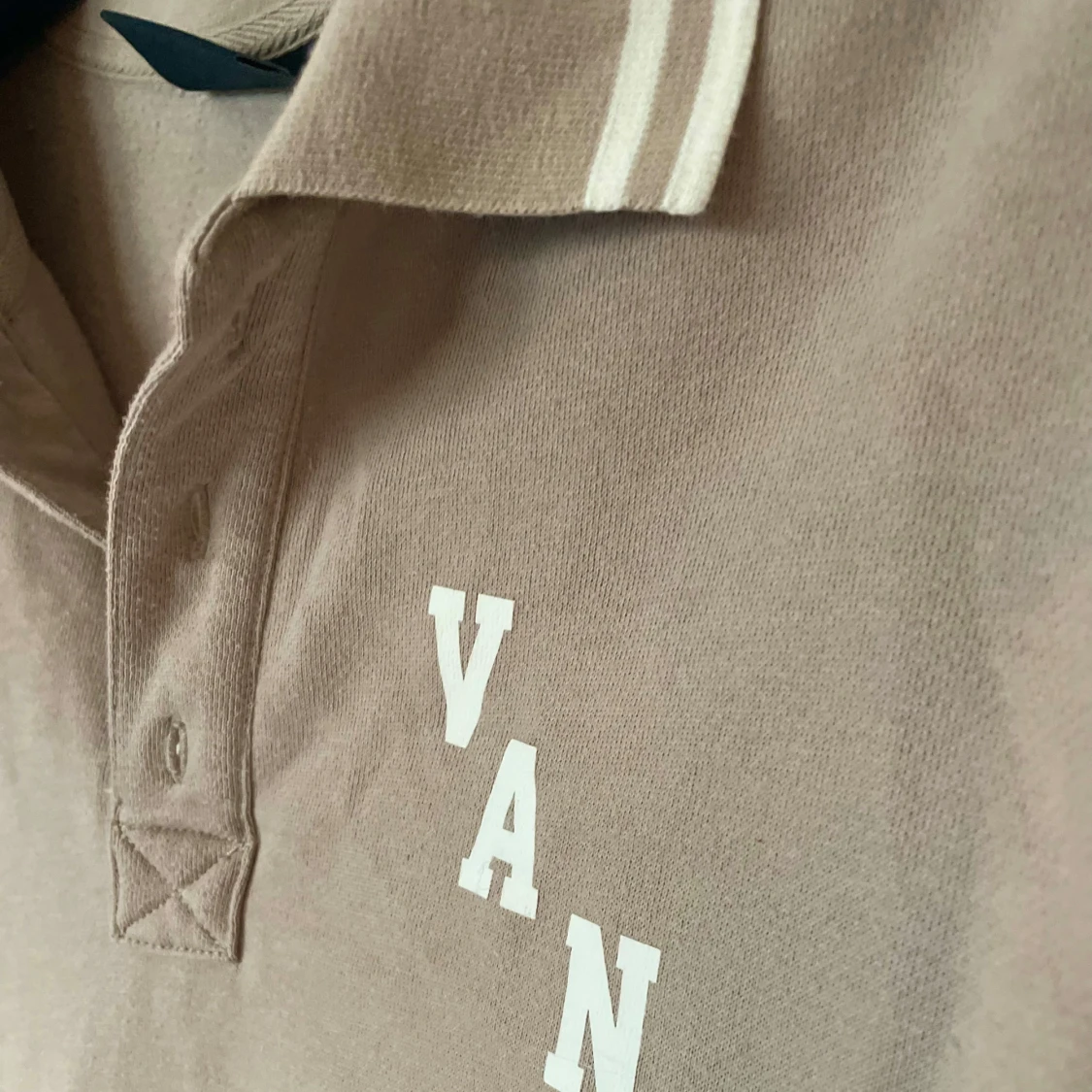 Beige pikétröja från Vans - 1