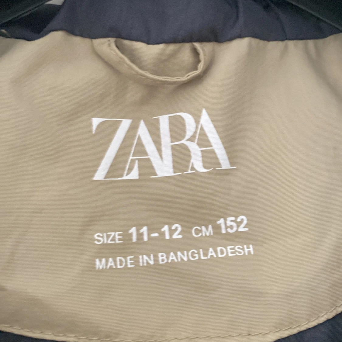 Beige vindjacka med huva från Zara för barn/pojke - 2
