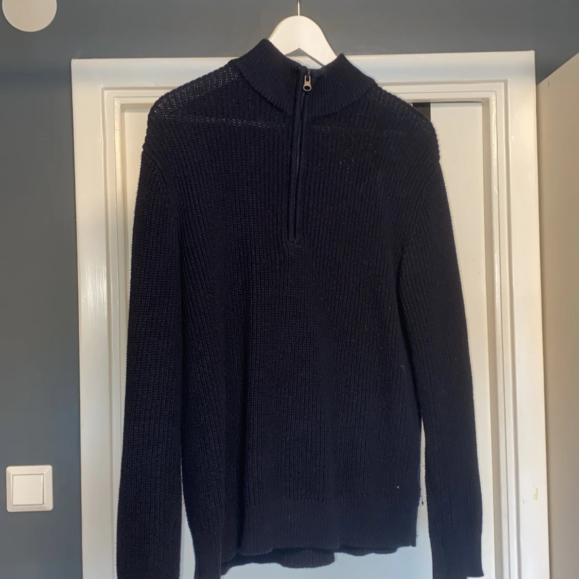Svart stickad half zip-tröja från Grunt