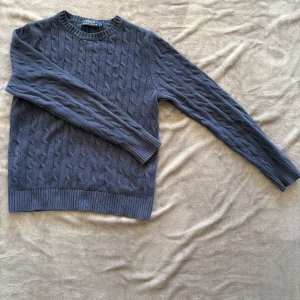 Polo Ralph Lauren sweatshirt - Säljer nu denna stilrena Ralph Lauren tröjan!🍾| Skick: 8/10 | Storlek: S | Nypris: ca 1500 | Bara att höra av sig ved frågor och funderingar!👍