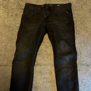 Replay anbass jeans - Tja säljer dessa replay anbass i Storlek w33/L32 hör av vid intresse