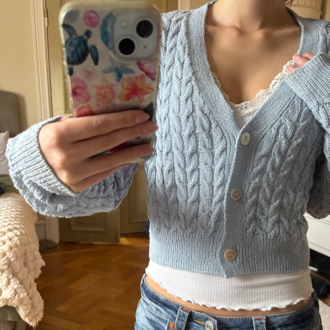 Ljusblå kabelstickad kofta från Mango - 1