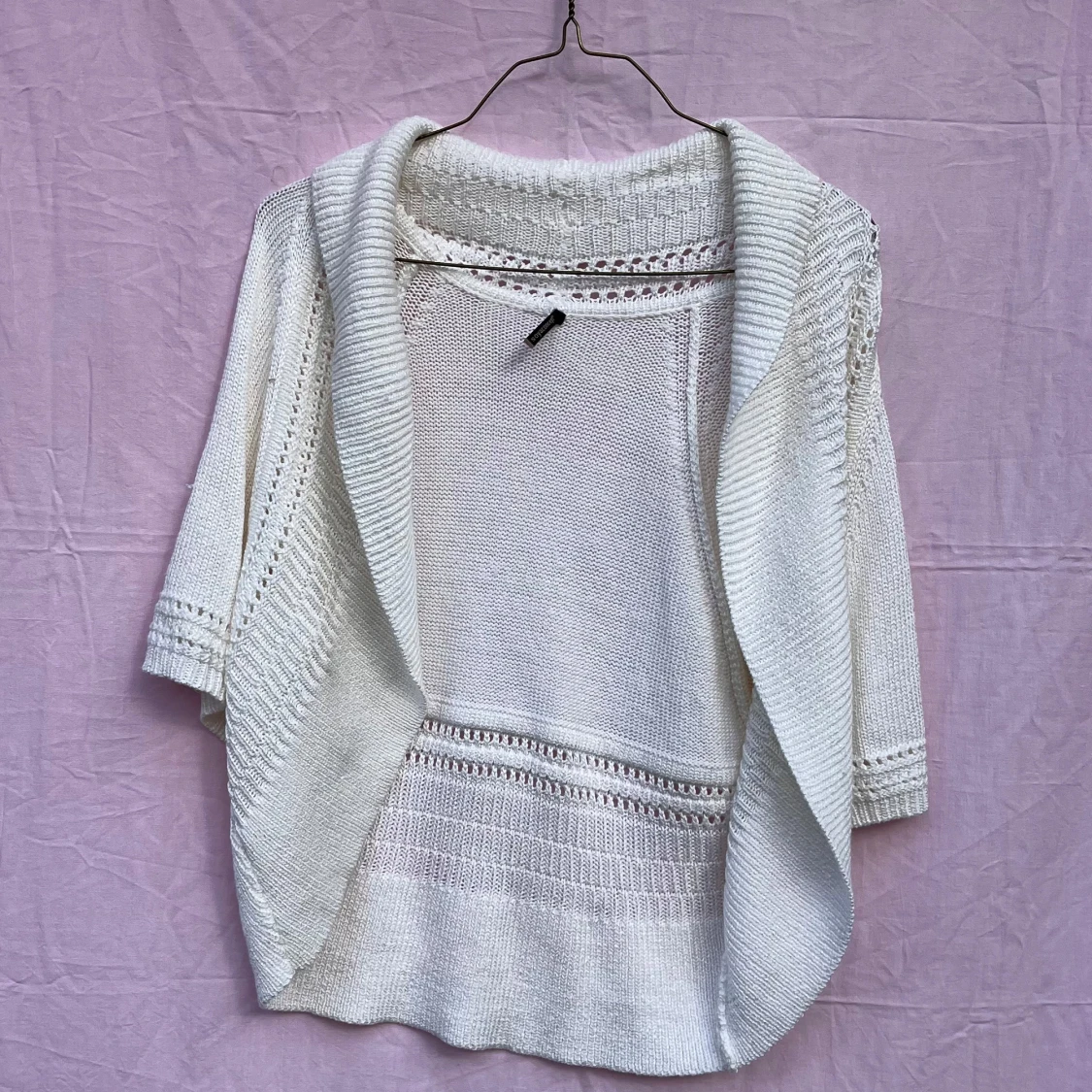 Vit stickad kofta från Soyaconcept
