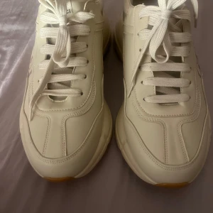 Chuncky shoes - Nya skor passar även en 39 GG python . Kan tänka mig byta med något 🤗💫