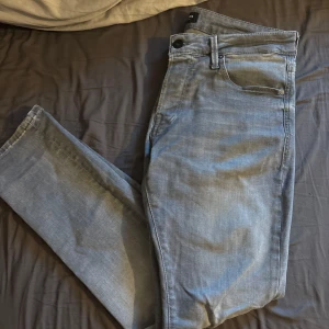 Jeans - Riktigt schyssta jeans i grymt skick, modell Glenn (slim) Passar dig omkring 180cm