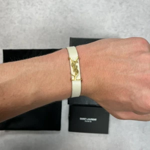 Saint Laurent cassandre bracelet - – Condition: 9/10  – What is included: Box, dustbag & card  – Retail price: 2800 + SEK