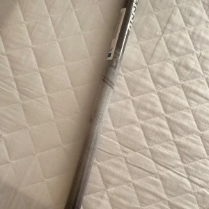 Tupac poster - Säljer denna tupac poster då den inte passar in i min still i rummet. Mått: 91,5x61cm. oöppnad