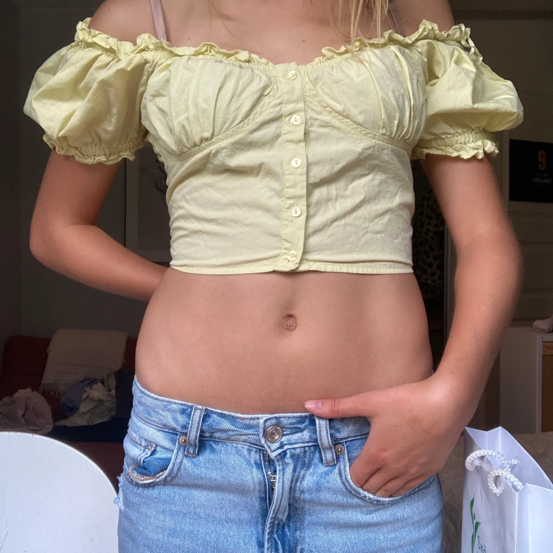 Gul croppad blus med puffärmar - 1