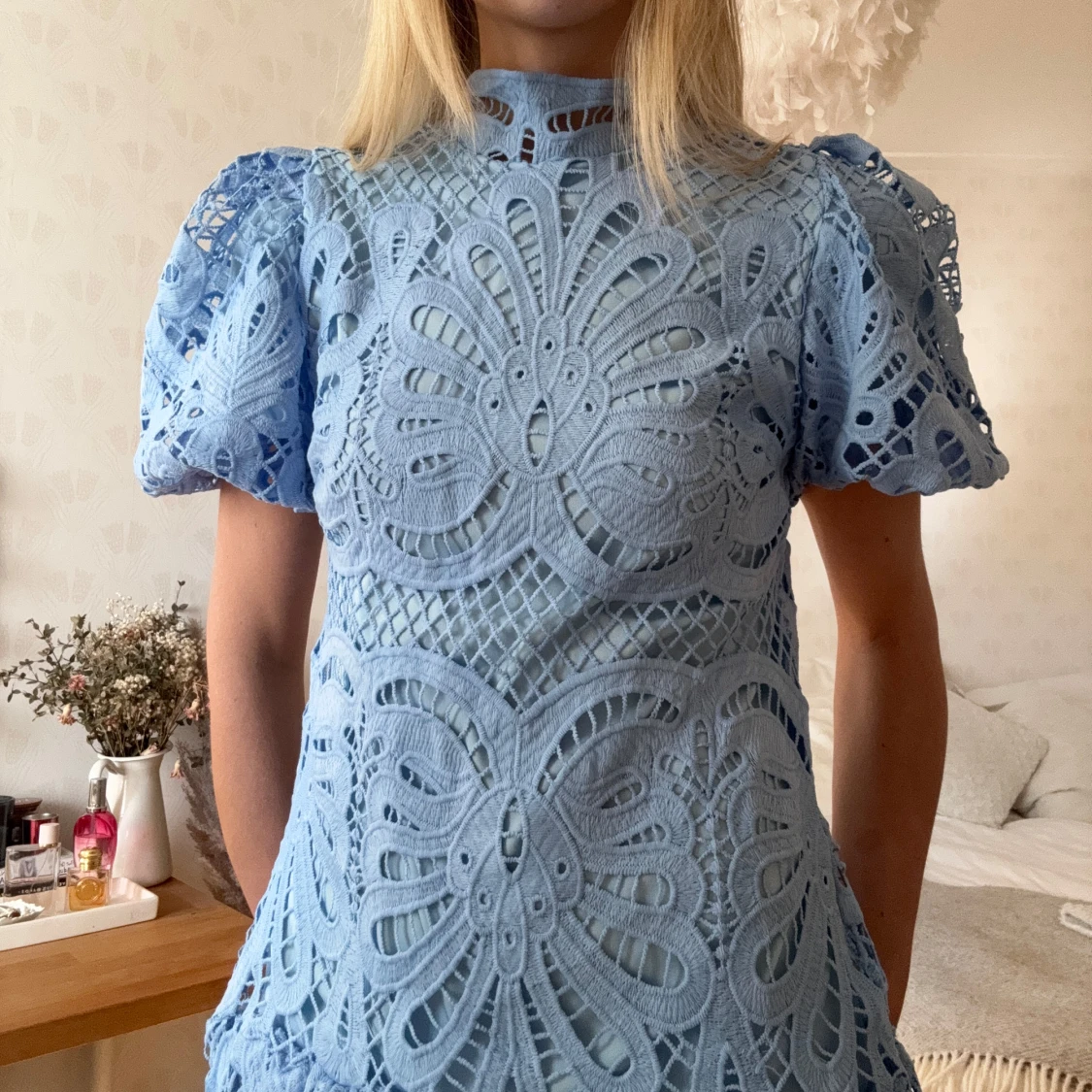 Ljusblå spetsklänning - 2